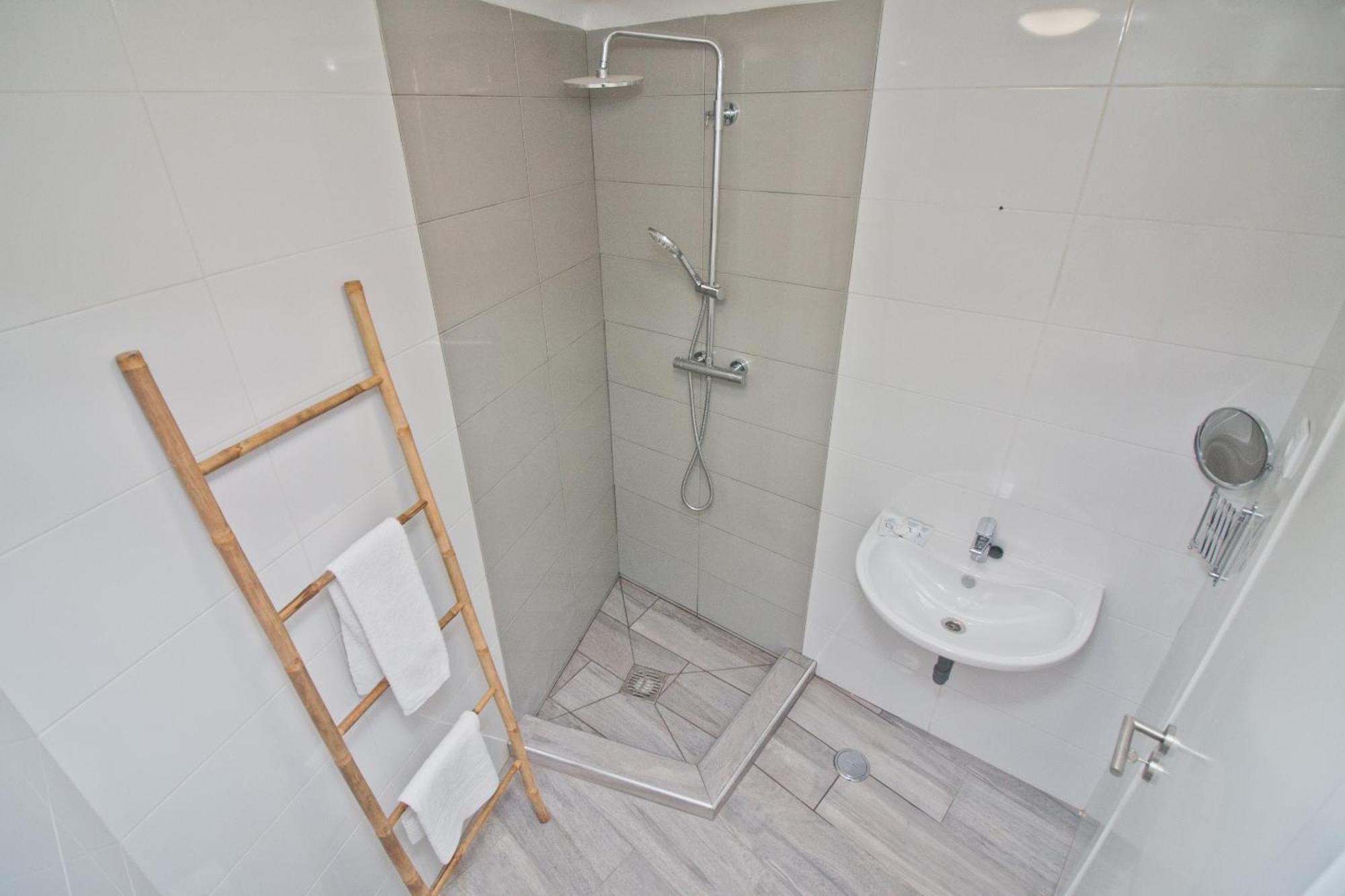 Quarto Twin com Casa de Banho Privativa